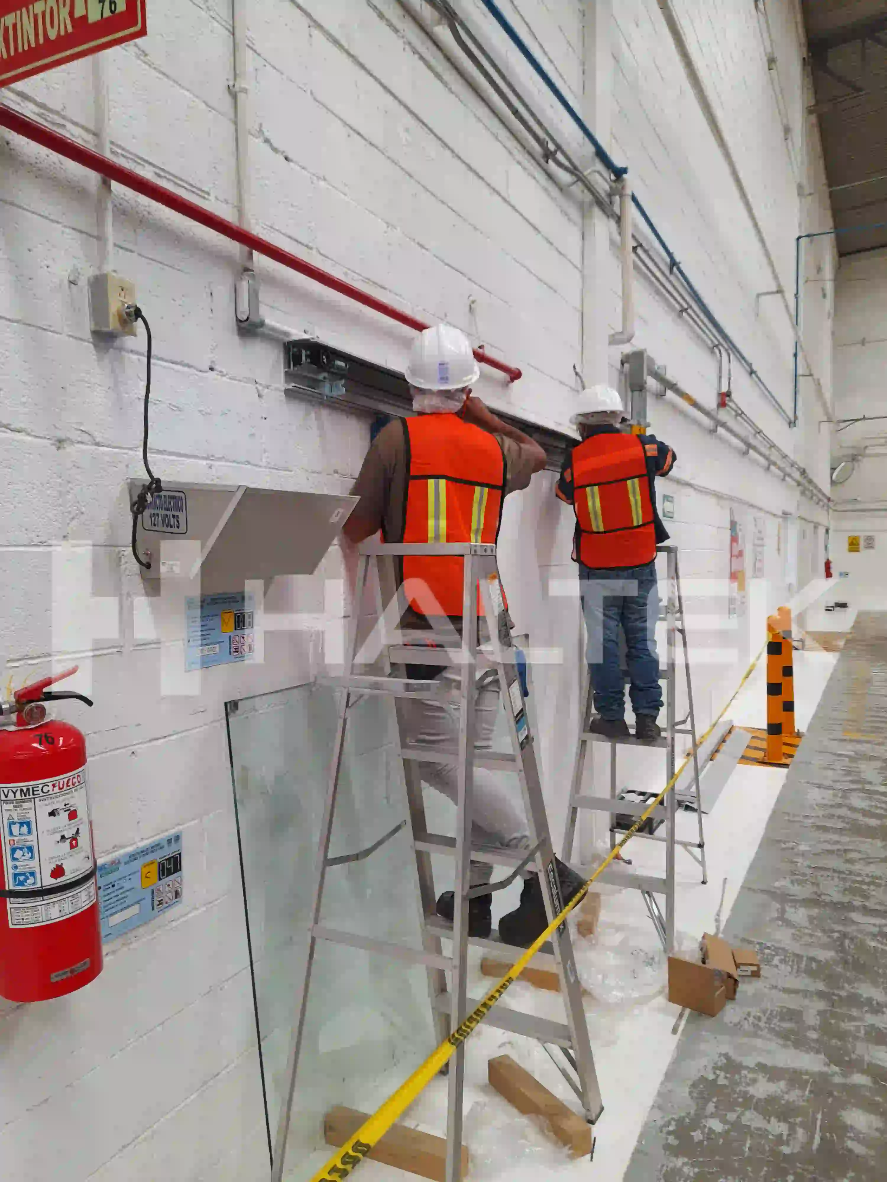 Instaladores de puertas automáticas en Graham Packaging